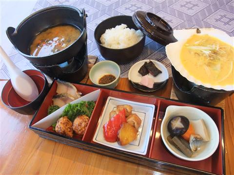 津軽名物のホタテ貝焼き味噌やけの汁のご昼食